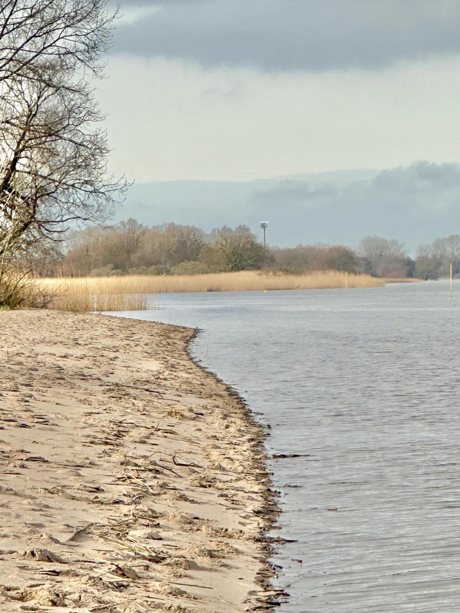 Gaestehaus Weserblick Am Weser-Sandstrand Berne Eksteriør bilde