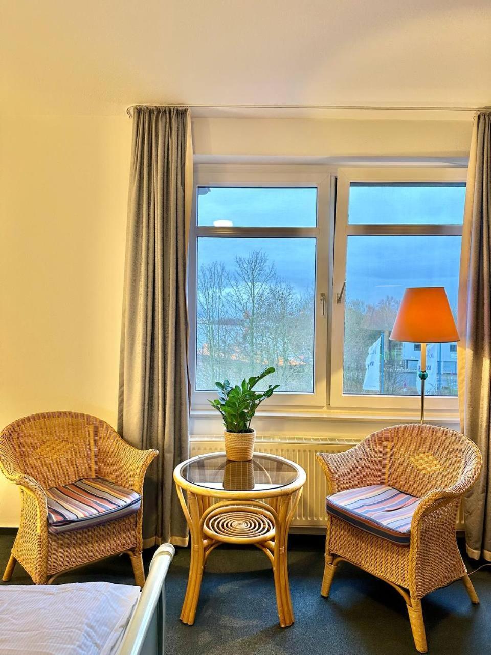 Gaestehaus Weserblick Am Weser-Sandstrand Berne Eksteriør bilde