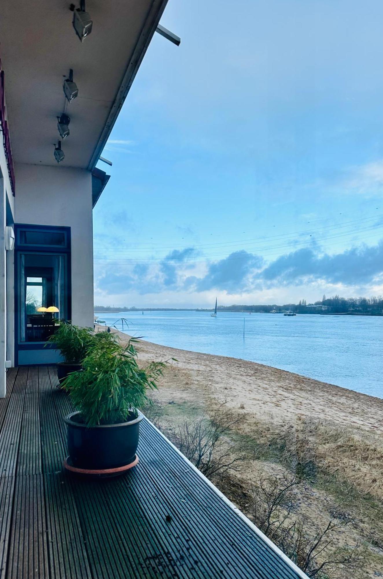 Gaestehaus Weserblick Am Weser-Sandstrand Berne Eksteriør bilde