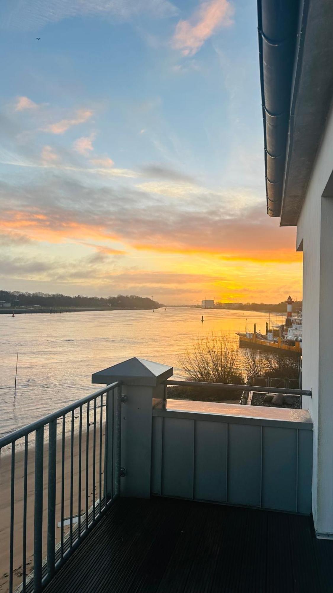 Gaestehaus Weserblick Am Weser-Sandstrand Berne Eksteriør bilde