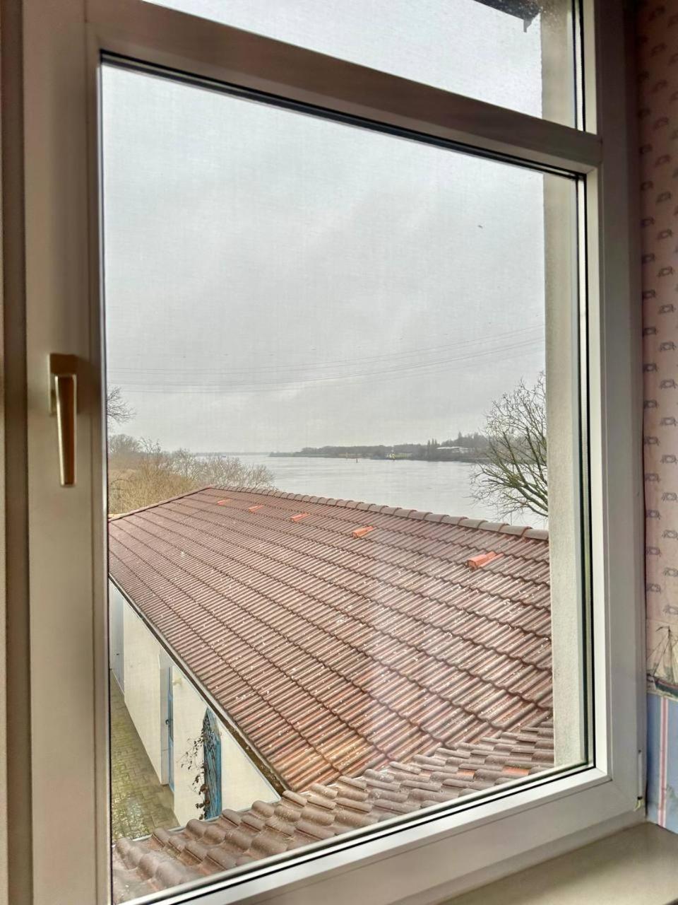Gaestehaus Weserblick Am Weser-Sandstrand Berne Eksteriør bilde