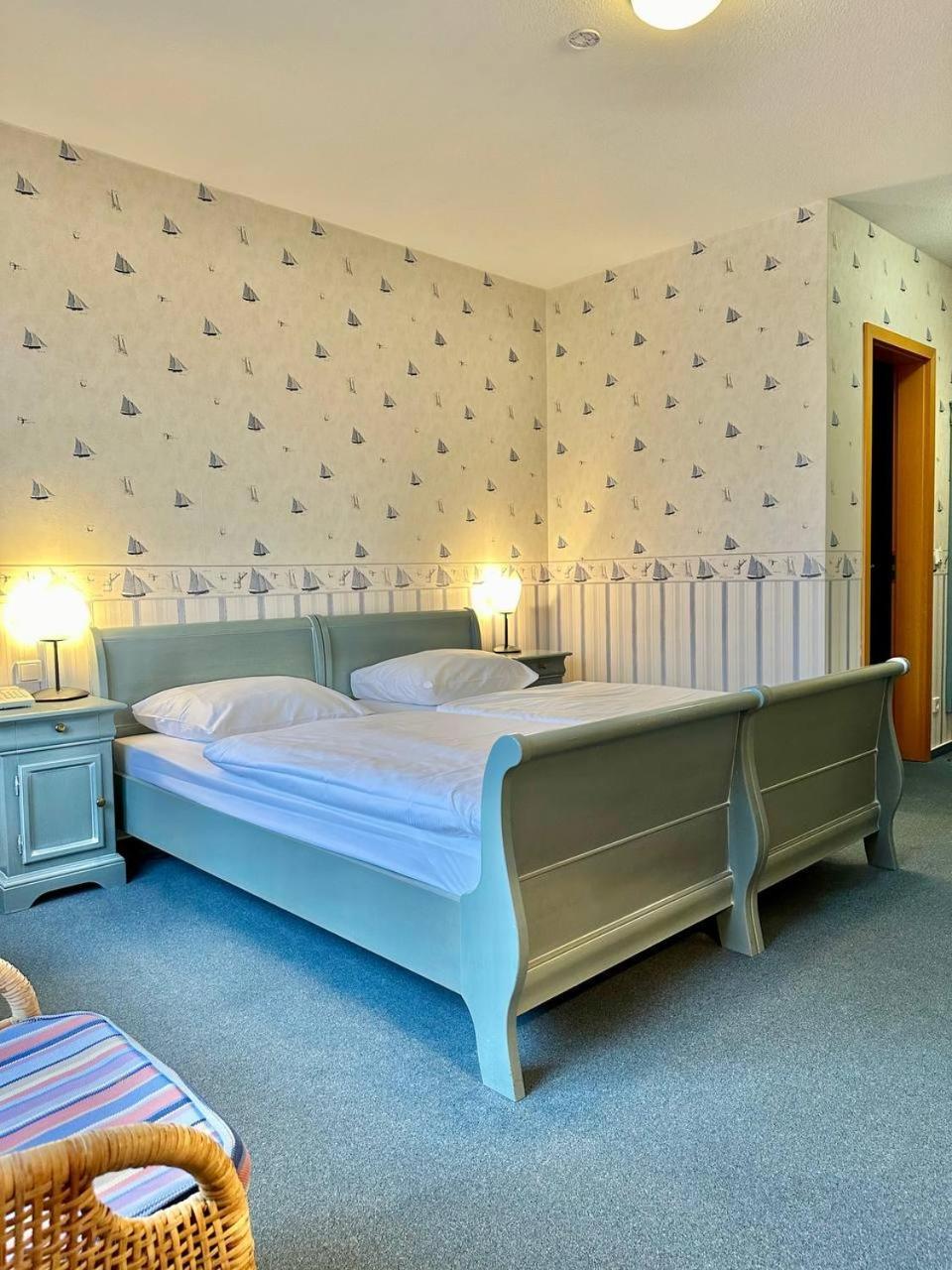 Gaestehaus Weserblick Am Weser-Sandstrand Berne Eksteriør bilde