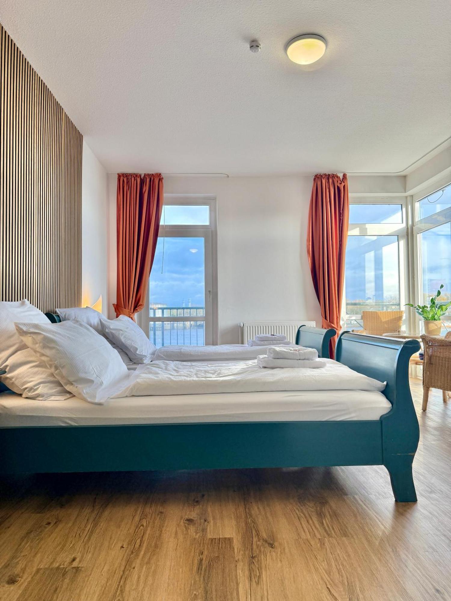 Gaestehaus Weserblick Am Weser-Sandstrand Berne Eksteriør bilde