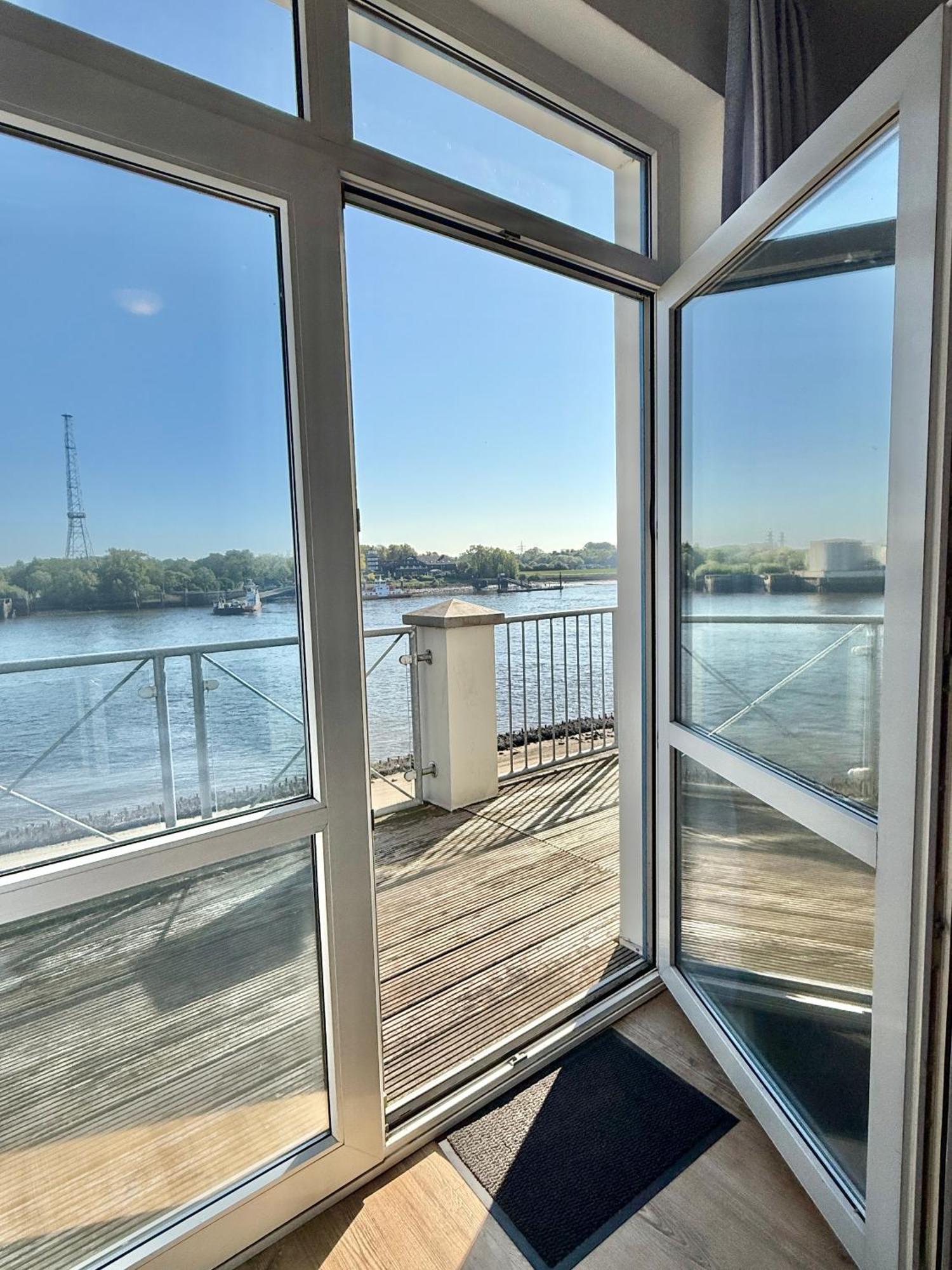 Gaestehaus Weserblick Am Weser-Sandstrand Berne Eksteriør bilde