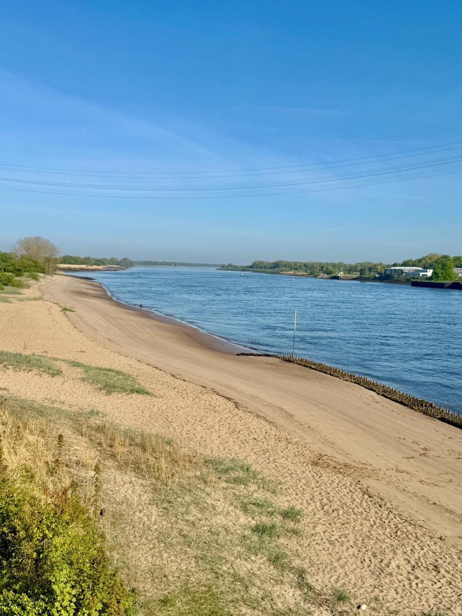 Gaestehaus Weserblick Am Weser-Sandstrand Berne Eksteriør bilde