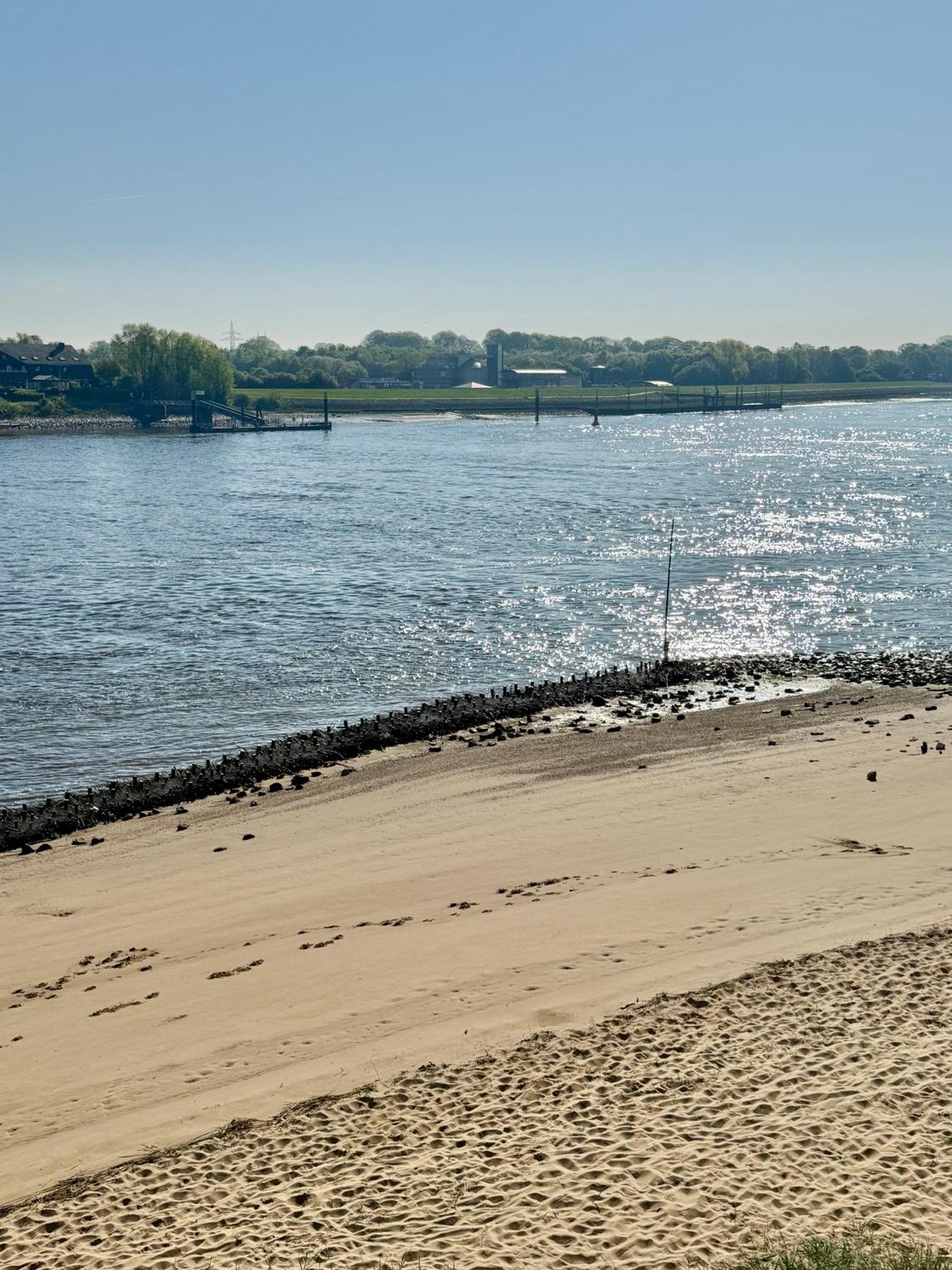 Gaestehaus Weserblick Am Weser-Sandstrand Berne Eksteriør bilde