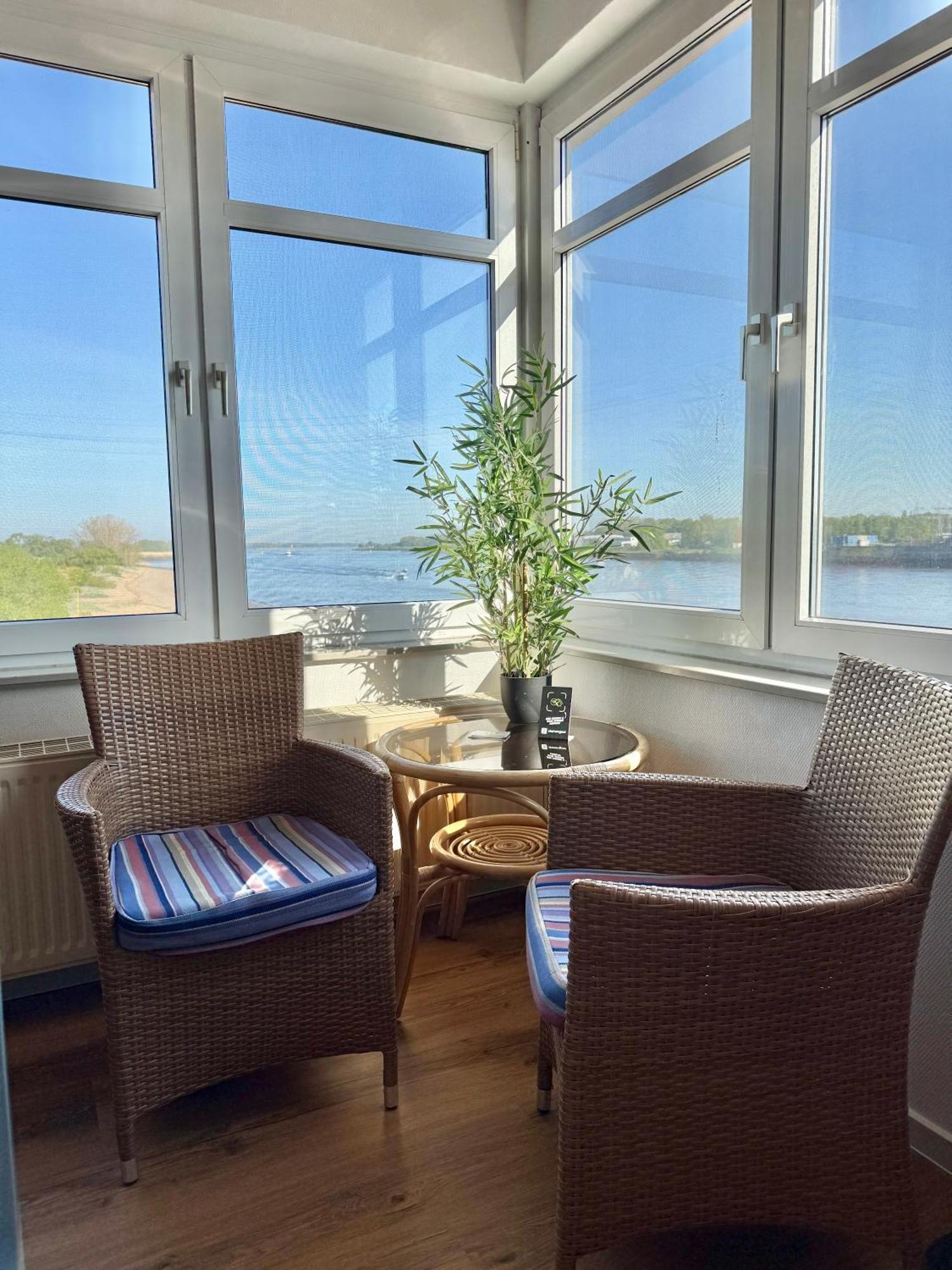 Gaestehaus Weserblick Am Weser-Sandstrand Berne Eksteriør bilde